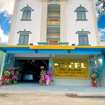 Khach San Hoi Nghia Binh Duong Hotell Tan Uyen Eksteriør bilde