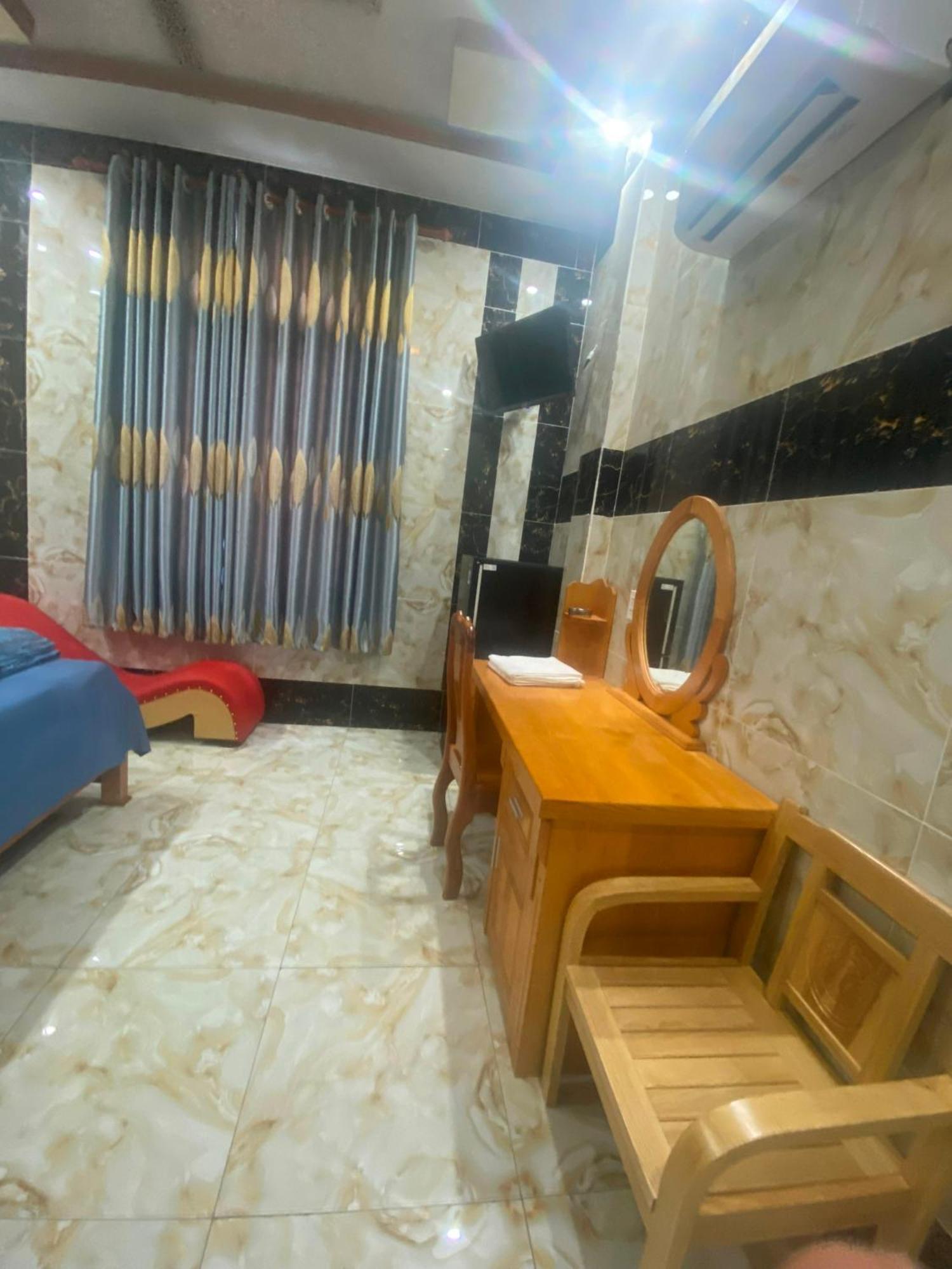 Khach San Hoi Nghia Binh Duong Hotell Tan Uyen Eksteriør bilde